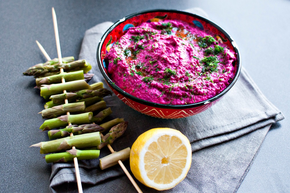 BEETROOT AND DILL HOUMOUS
